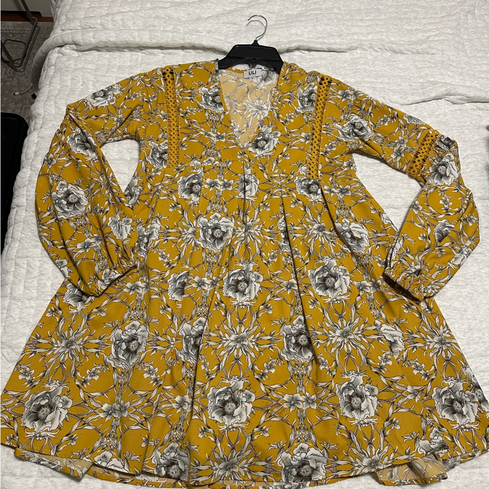 ULI size small dress yellow floral